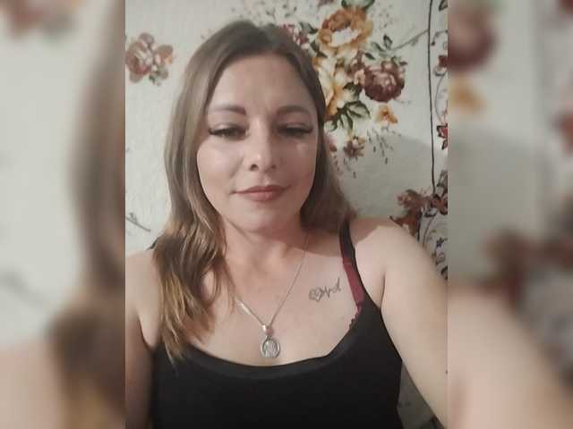 Ellazo live cam on BongaCams