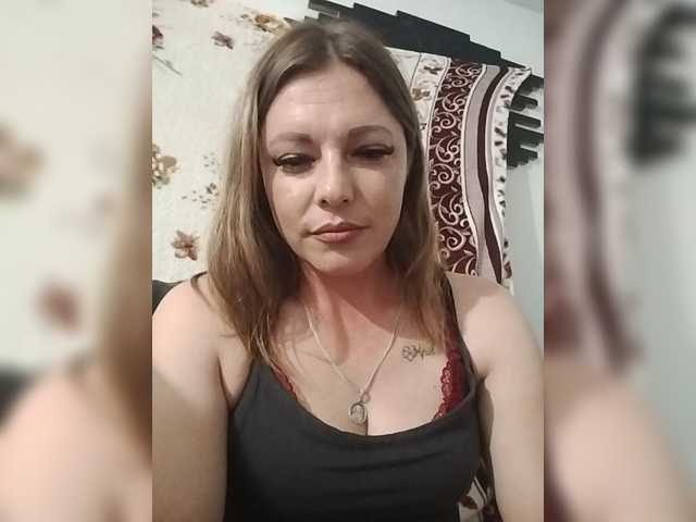 Ellazo live cam on BongaCams