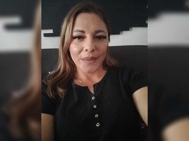 Ellazo live cam on BongaCams