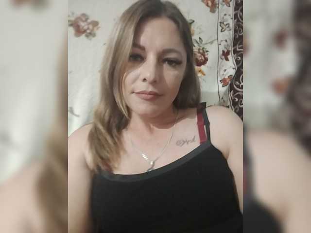 Ellazo live cam on BongaCams