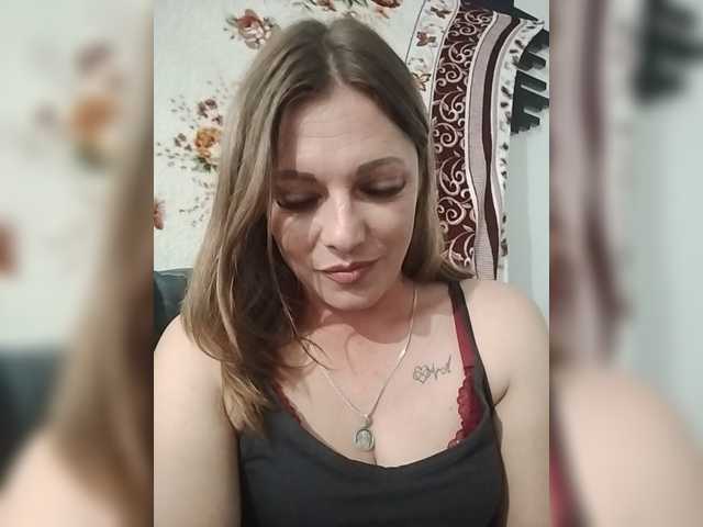 Ellazo live cam on BongaCams
