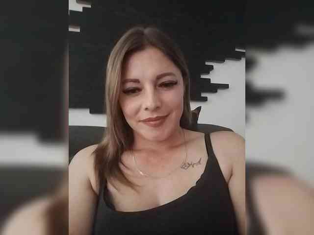 Ellazo Live Webcam on BongaCams