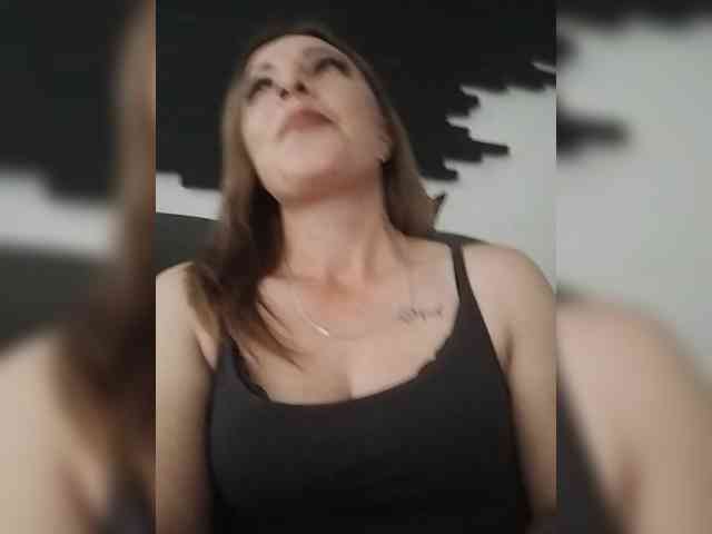 Ellazo Live Webcam on BongaCams