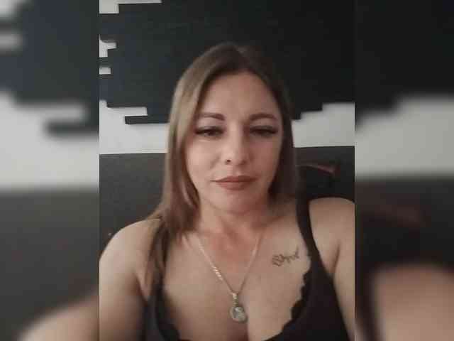 Ellazo Live Webcam on BongaCams