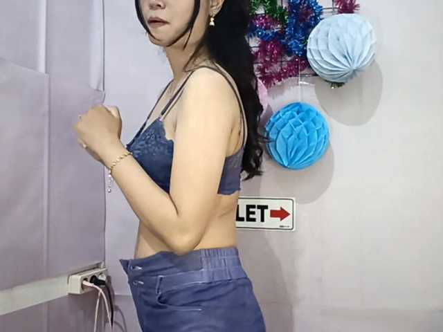 SalleyMcneese live cam on BongaCams