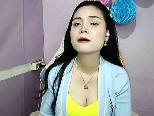 AmeliaAllTheWay webcam