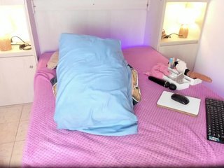 TaylorBloom's Live Webcam