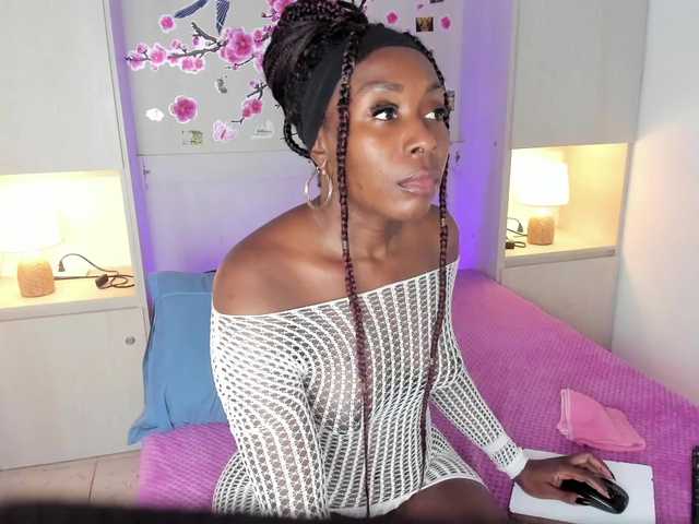 TaylorBloom live cam on BongaCams
