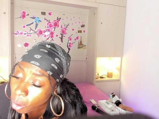 TaylorBloom live cam on BongaCams