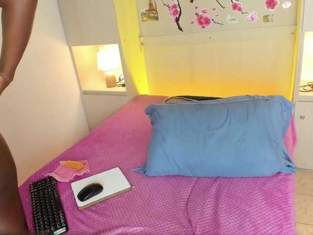 TaylorBloom live cam on BongaCams