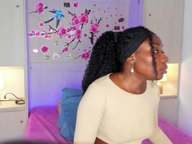TaylorBloom live cam on BongaCams