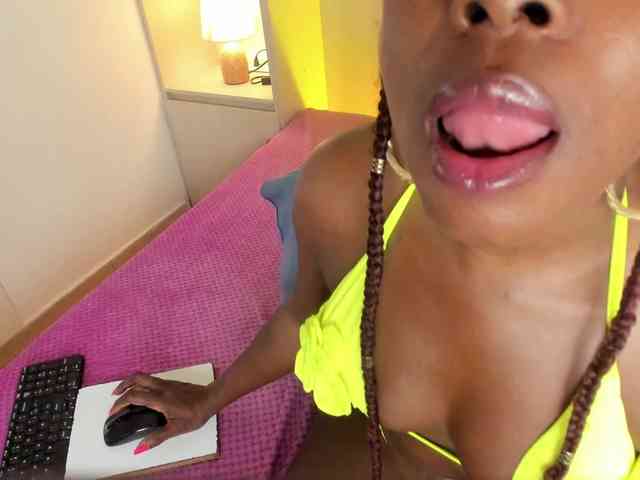 TaylorBloom webcam