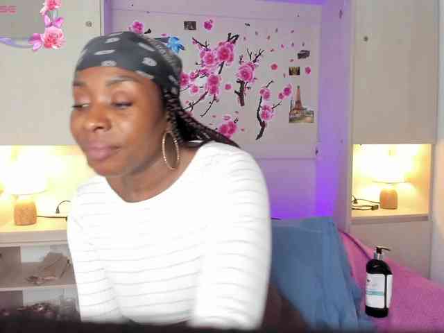TaylorBloom webcam