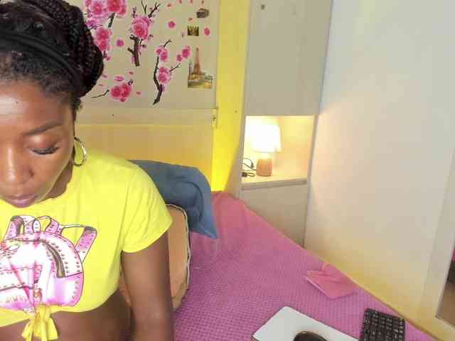 TaylorBloom webcam