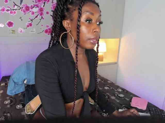 TaylorBloom Live Webcam on BongaCams