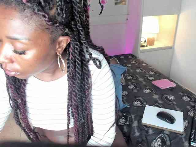 TaylorBloom Live Webcam on BongaCams