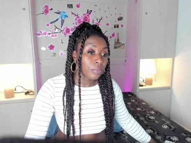 TaylorBloom Live Webcam on BongaCams