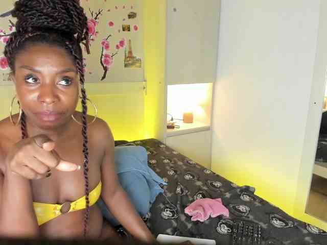 TaylorBloom webcam
