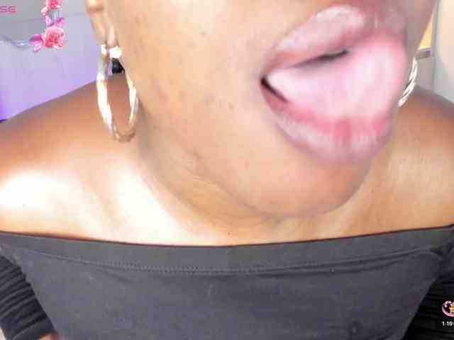 TaylorBloom webcam