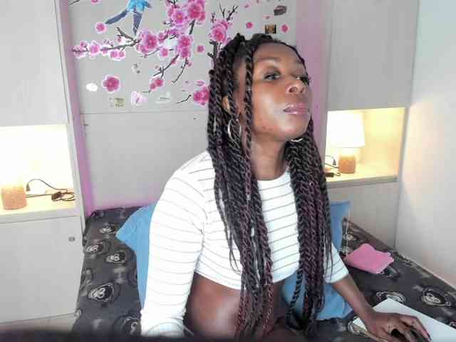 TaylorBloom Live Webcam on BongaCams