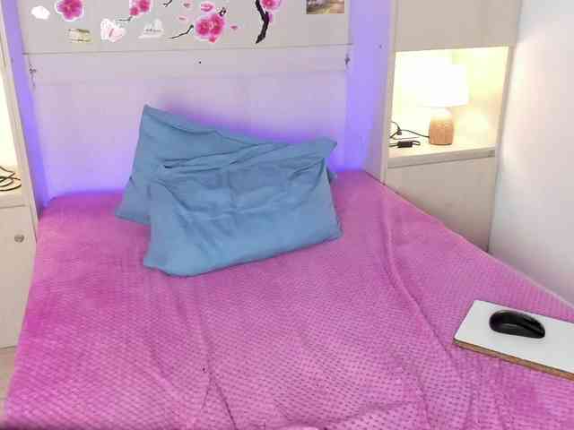 TaylorBloom webcam