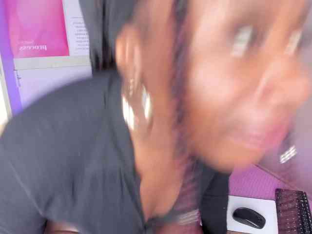 TaylorBloom webcam