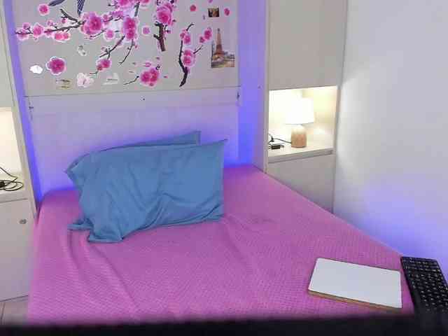 TaylorBloom webcam
