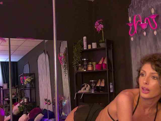 YasmineAlStar webcam