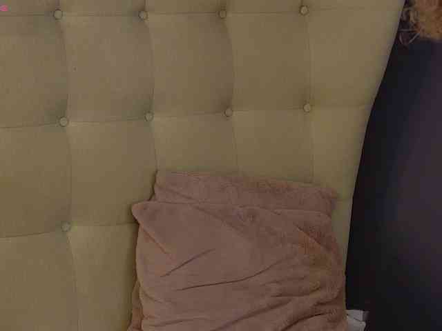 YasmineAlStar webcam