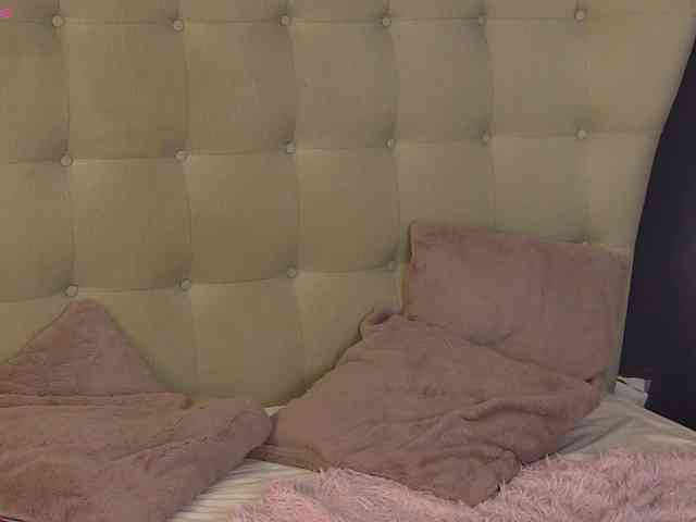 YasmineAlStar webcam