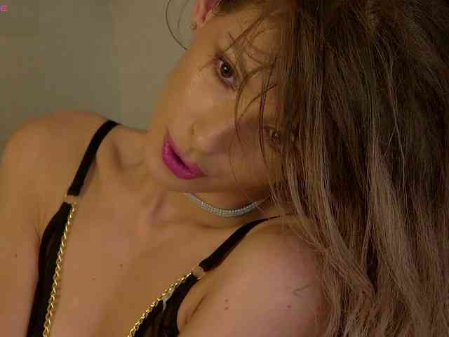 YasmineAlStar webcam