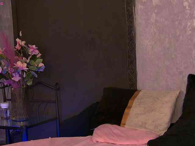 YasmineAlStar webcam