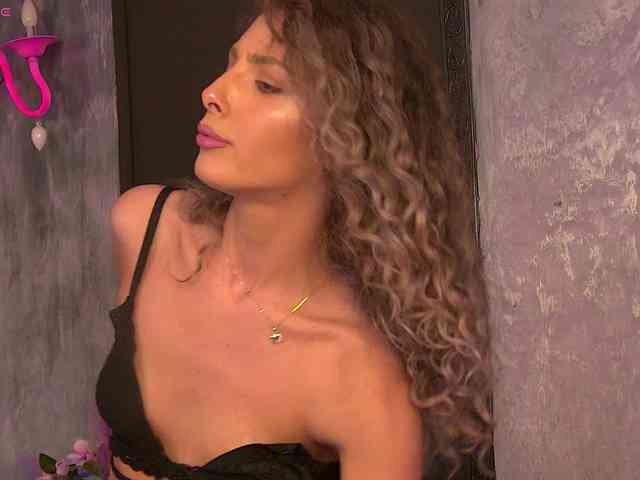 YasmineAlStar webcam