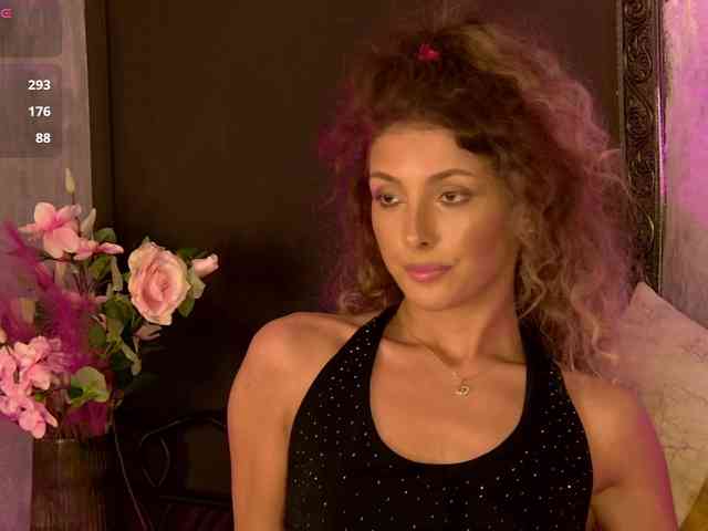 YasmineAlStar webcam