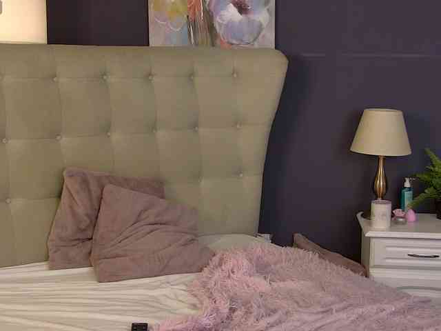YasmineAlStar webcam
