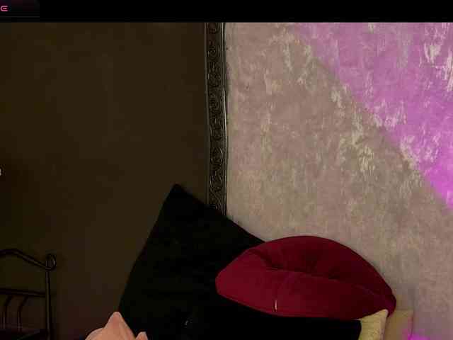 YasmineAlStar webcam