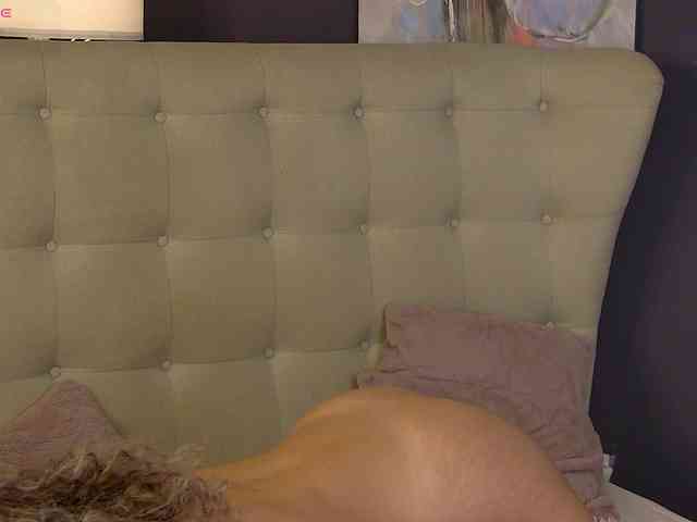 YasmineAlStar webcam