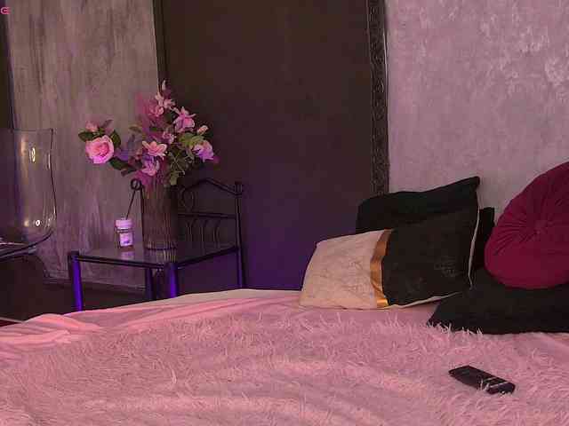 YasmineAlStar webcam
