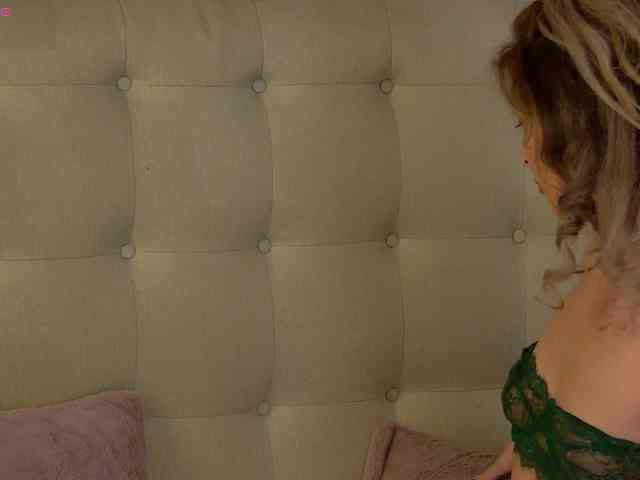 YasmineAlStar webcam