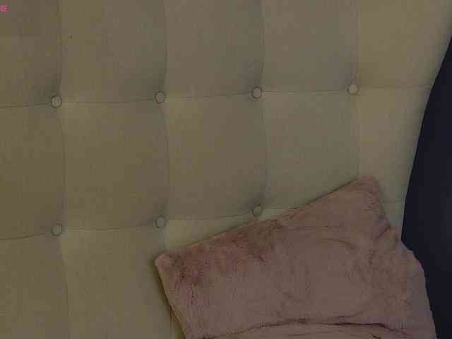YasmineAlStar webcam