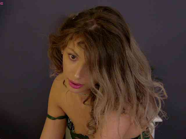 YasmineAlStar webcam