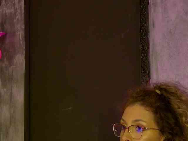 YasmineAlStar webcam
