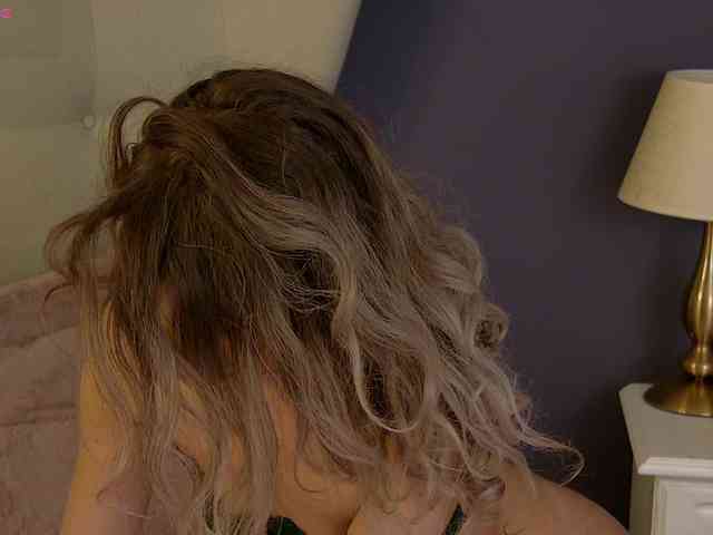 YasmineAlStar webcam