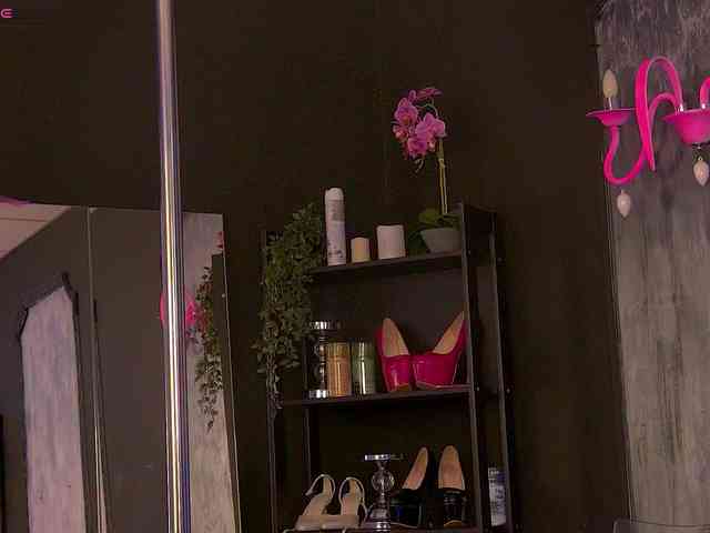 YasmineAlStar webcam