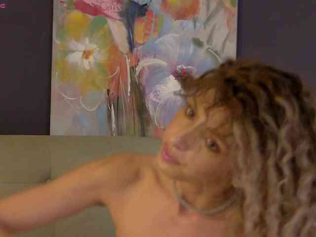 YasmineAlStar webcam
