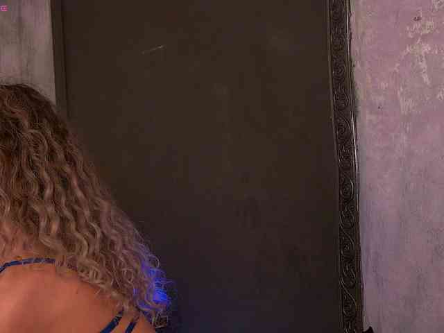 YasmineAlStar webcam