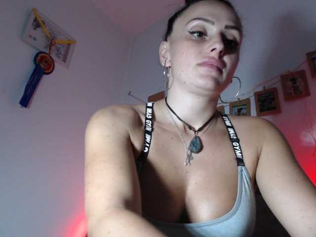 Caramellaa live webcam show