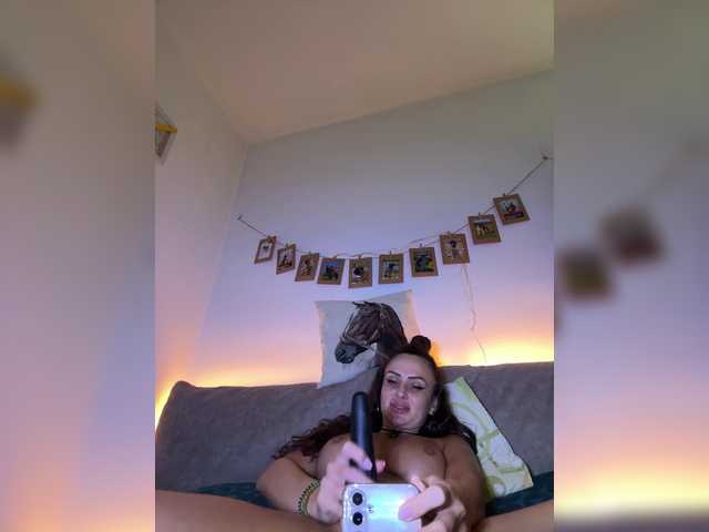 Caramellaa live cam on BongaCams