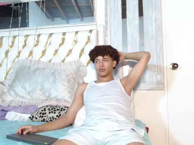 ian-smith Sex Cam Show