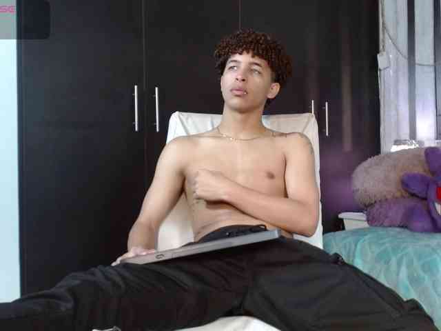 ian-smith Sex Cam Show